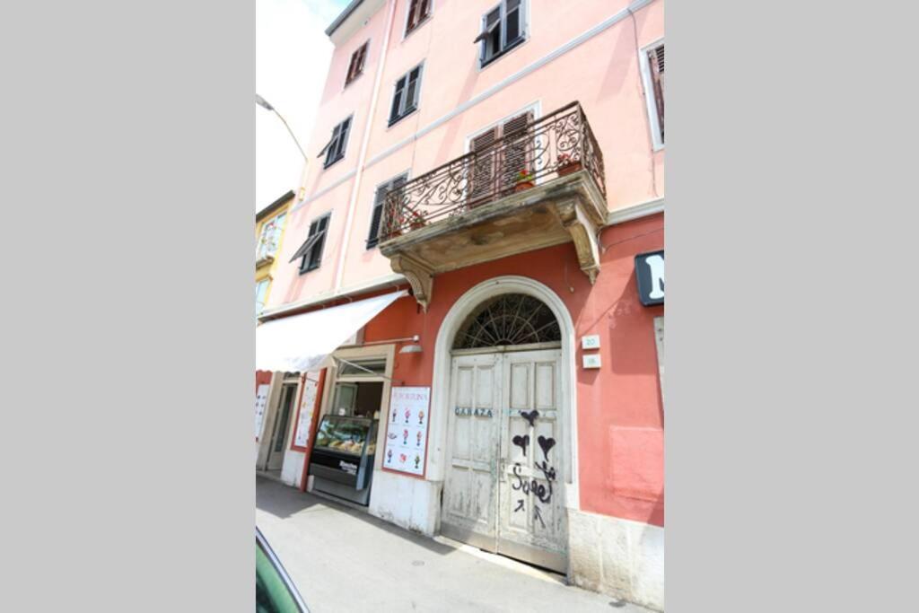 Charming Apartment In Town Center プーラ エクステリア 写真