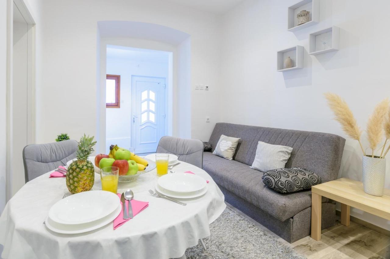 Charming Apartment In Town Center プーラ エクステリア 写真