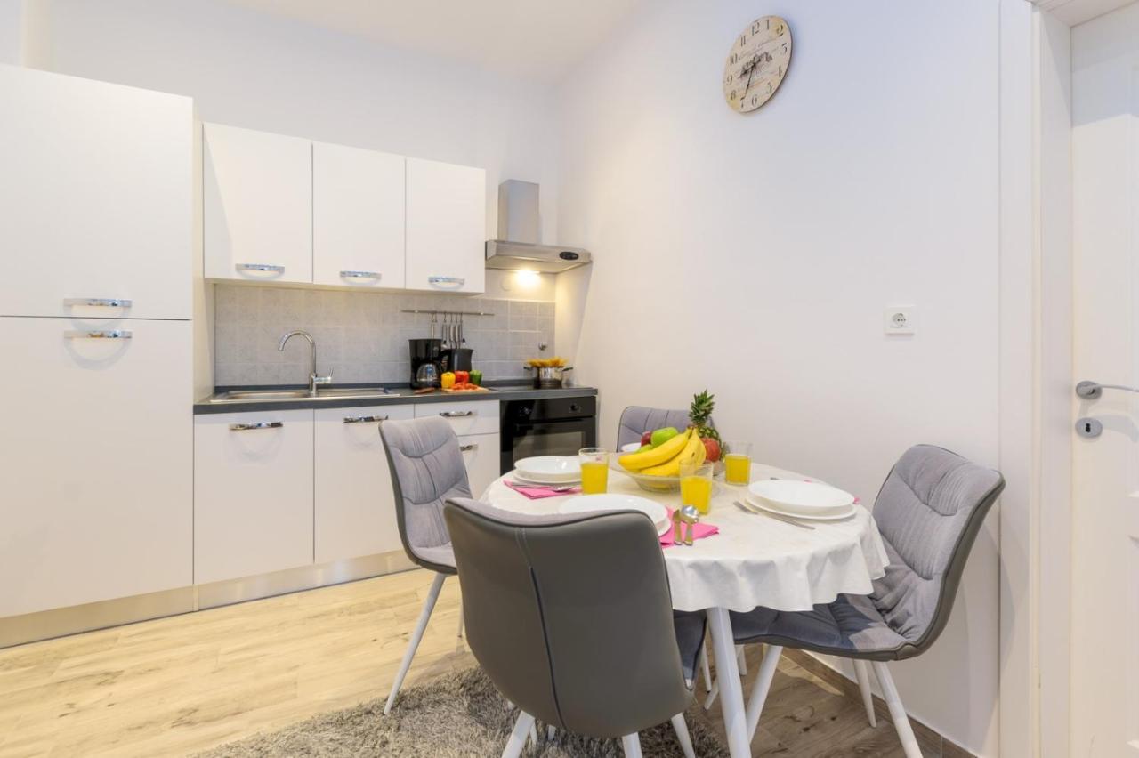 Charming Apartment In Town Center プーラ エクステリア 写真